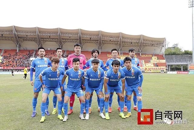关键时刻！古德蒙松小角度射门遭拉亚神奇扑救